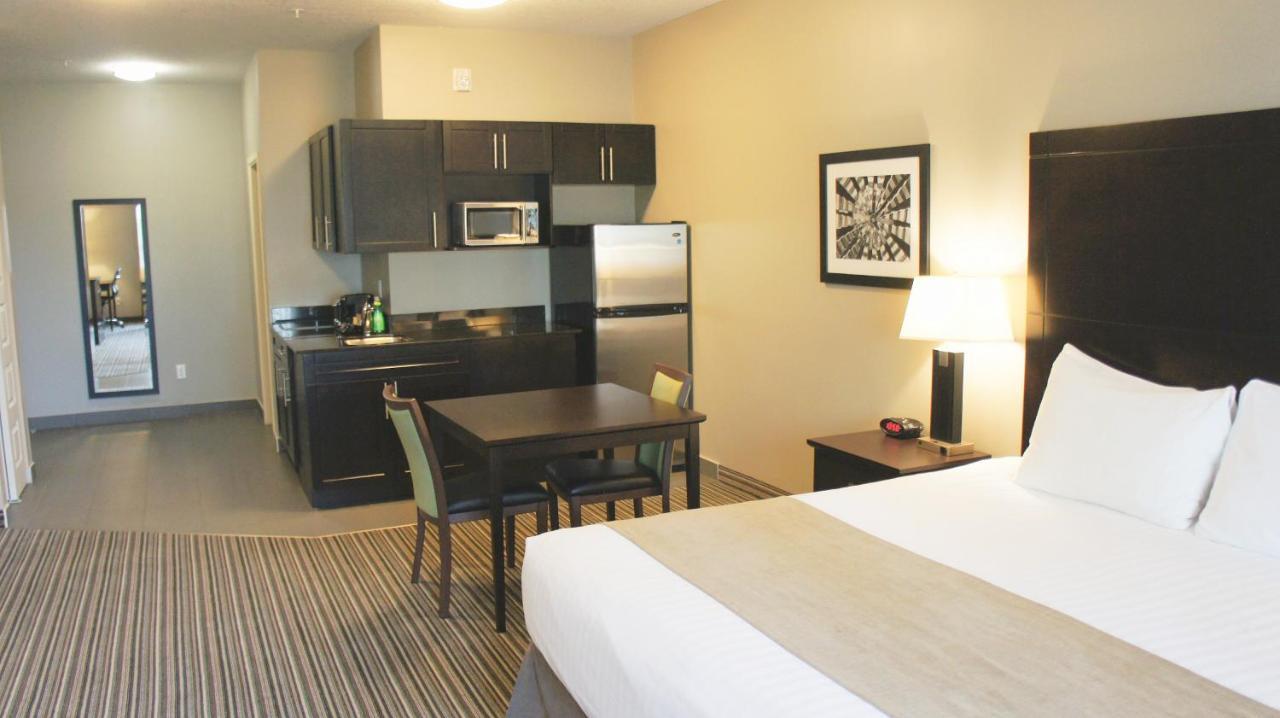 Best Western Plus Fort Saskatchewan Inn & Suites Extérieur photo