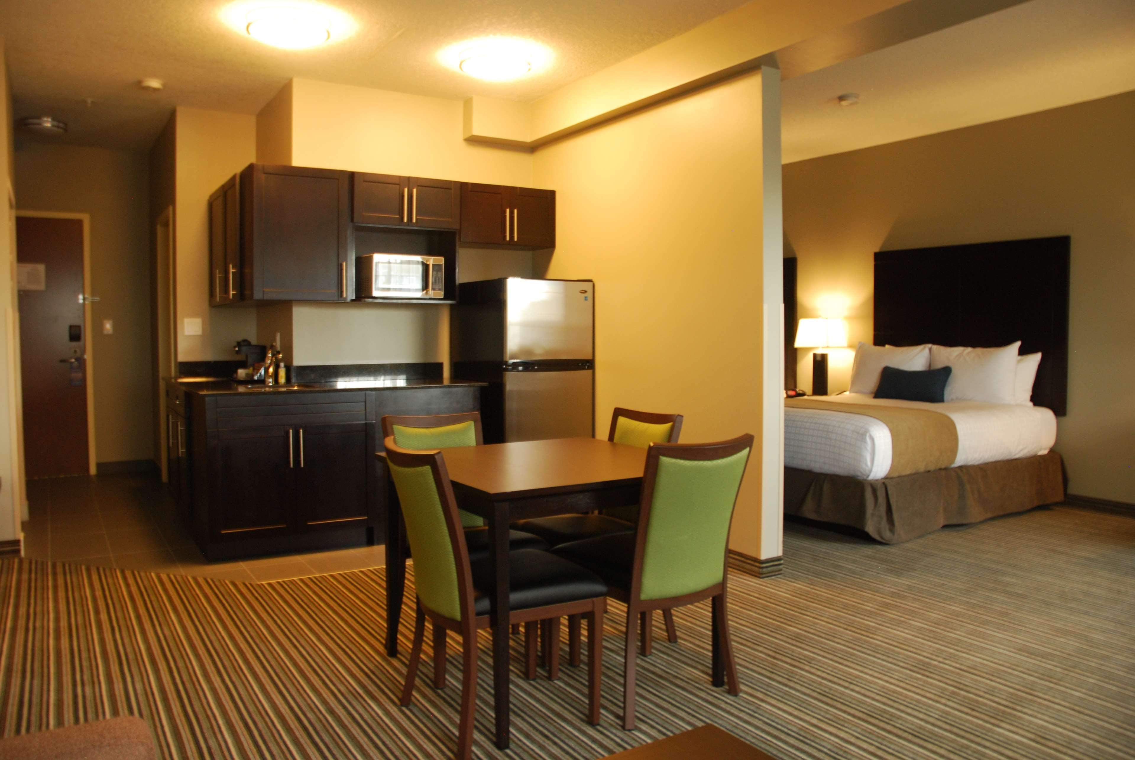 Best Western Plus Fort Saskatchewan Inn & Suites Extérieur photo