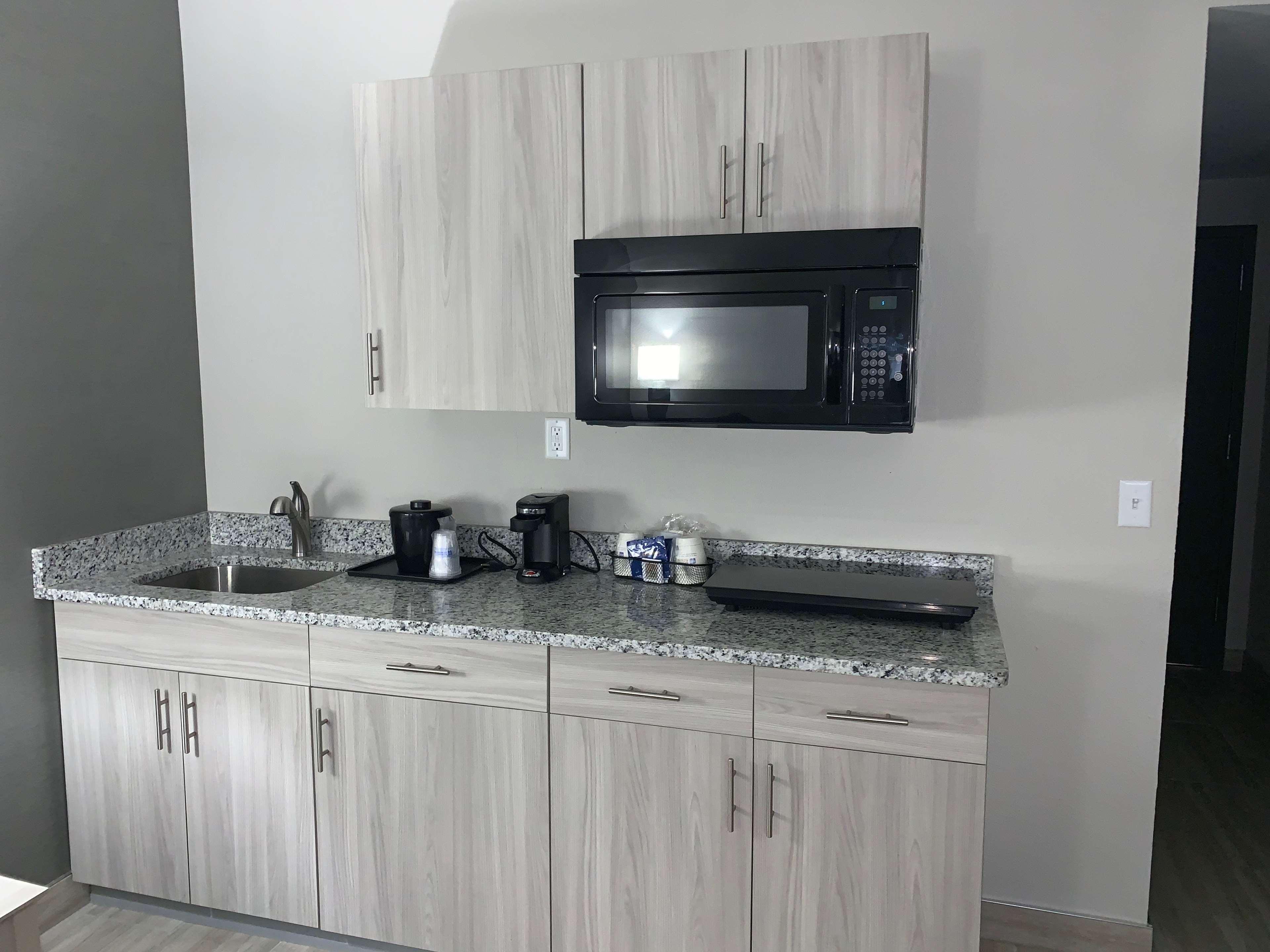 Best Western Plus Fort Saskatchewan Inn & Suites Extérieur photo