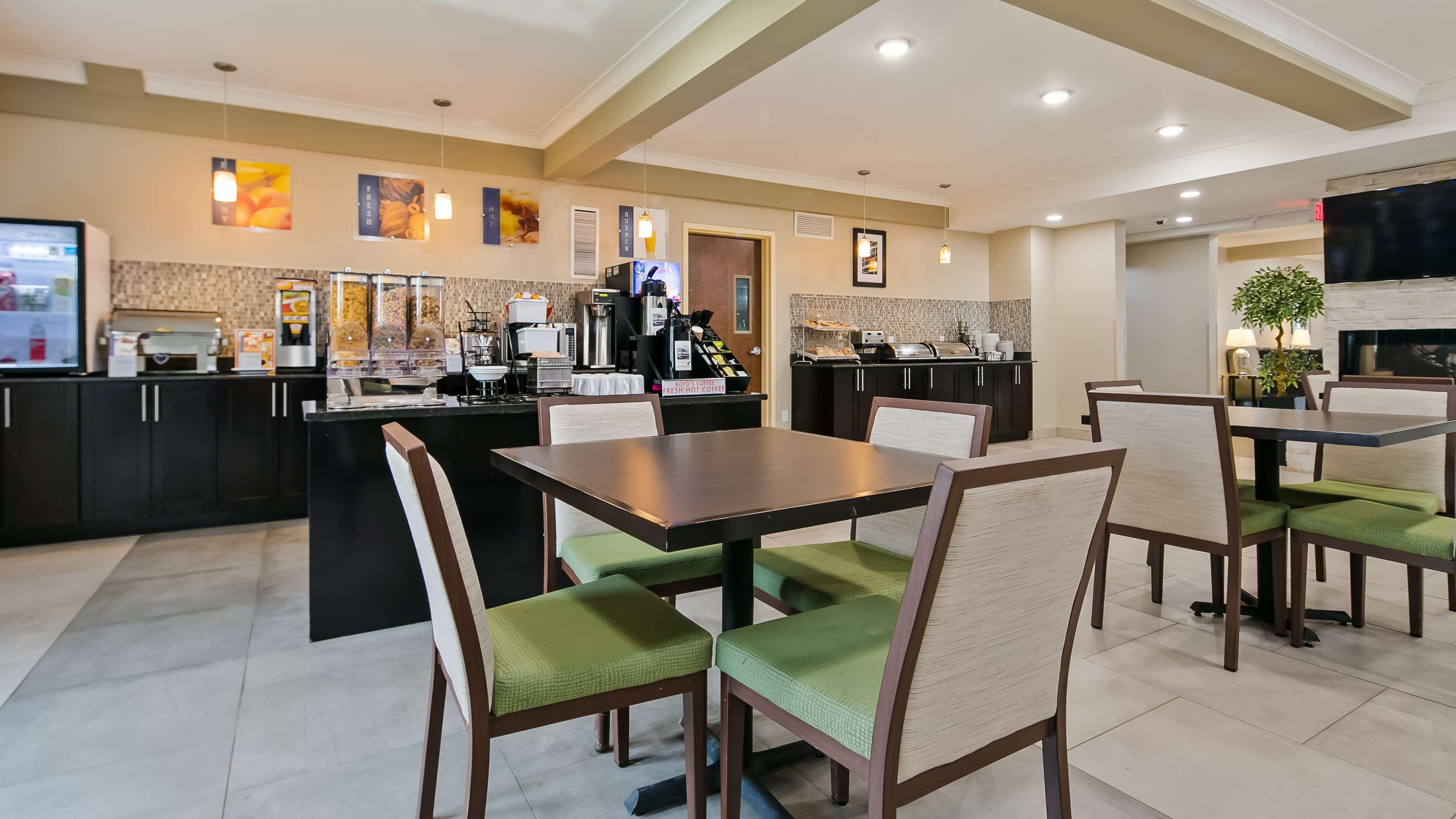 Best Western Plus Fort Saskatchewan Inn & Suites Extérieur photo
