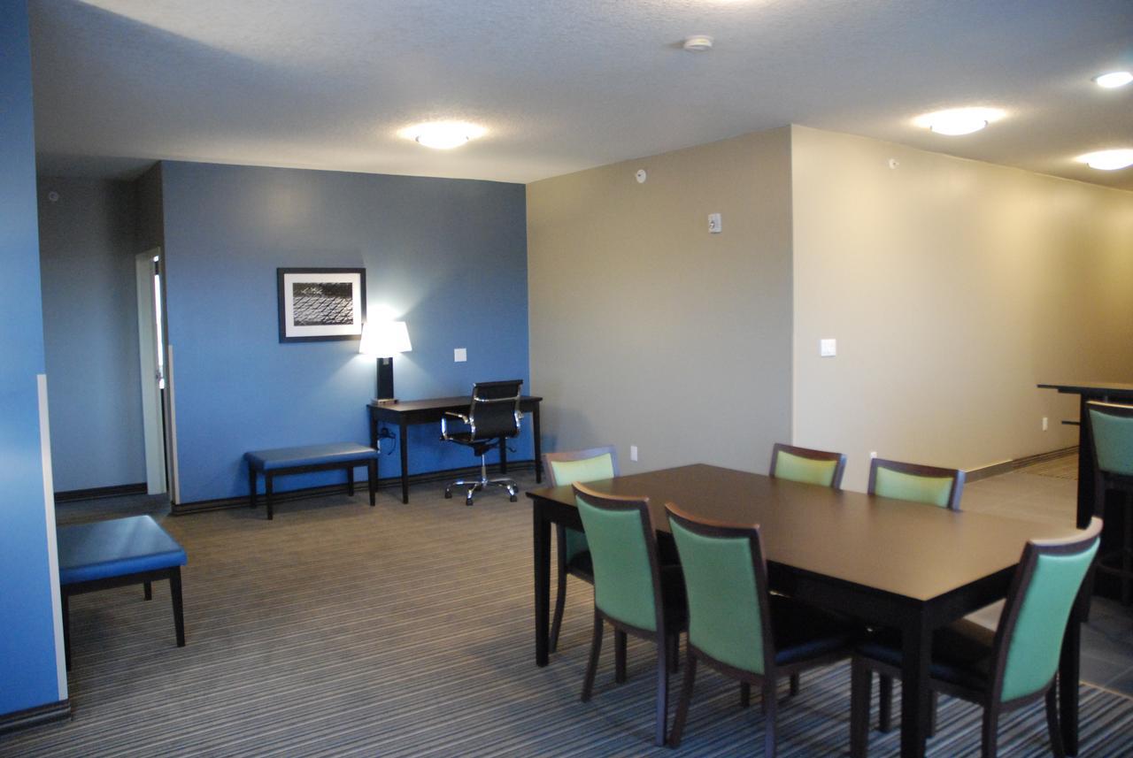 Best Western Plus Fort Saskatchewan Inn & Suites Extérieur photo